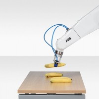 具有衛(wèi)生功能的 6 軸機器人，促進食品安全。IRB 1200 衛(wèi)生機器人選件具有擦拭和沖洗清潔功能，可保護食品安全，并在食品加工和食品服務(wù)領(lǐng)域開辟新的應(yīng)用領(lǐng)域。